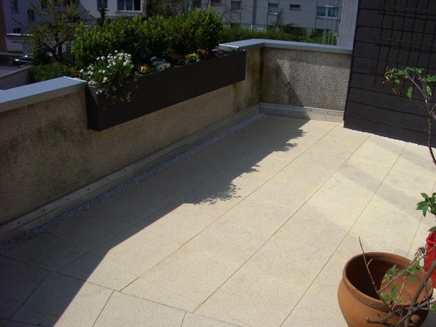 Terrassenplatten verlegen - Strewa Bedachungen